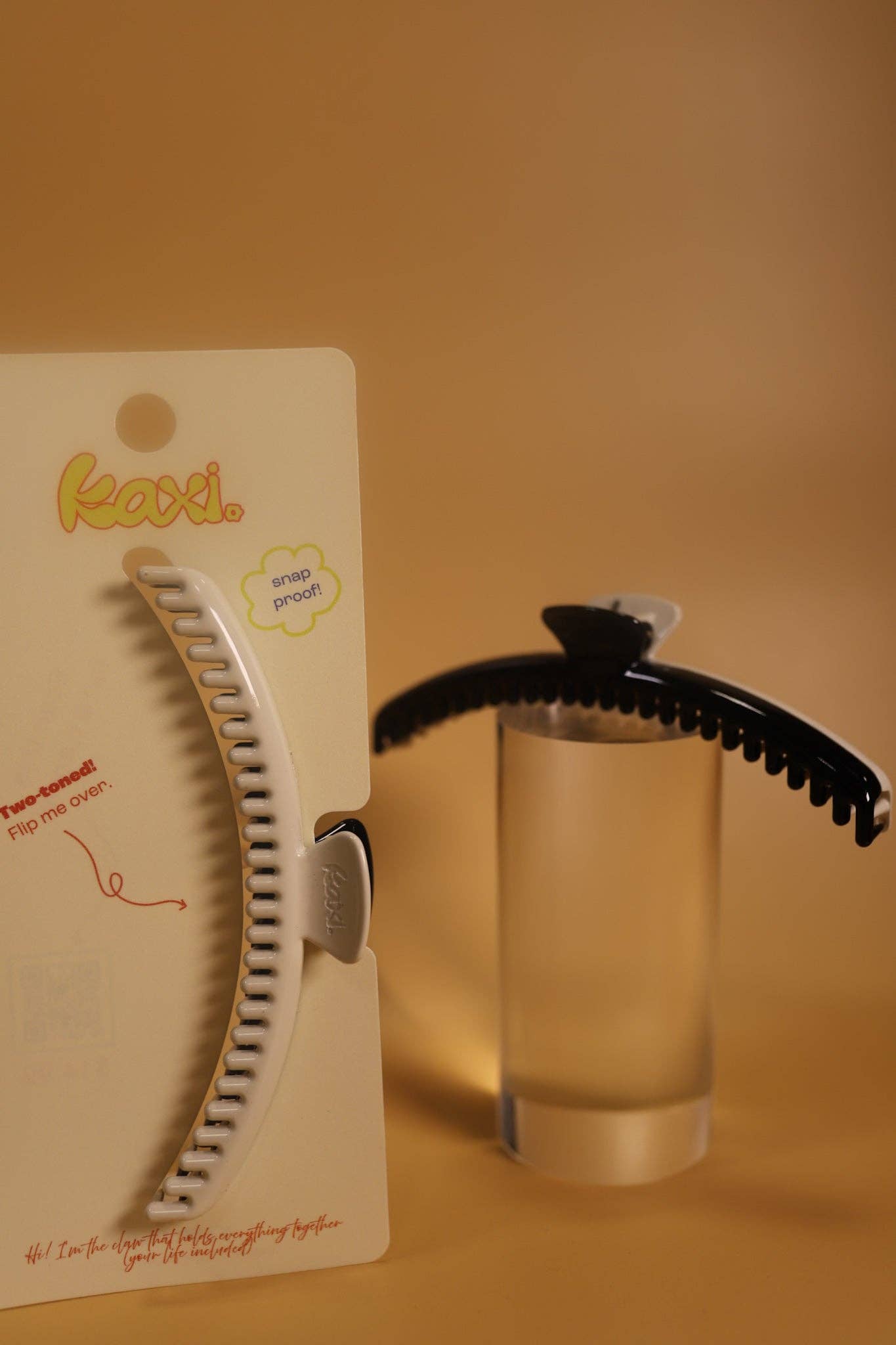 TWO-TONED SHINY ORIGINAL HOLD EVERYTHING CLAW: BLACK+ WHITE