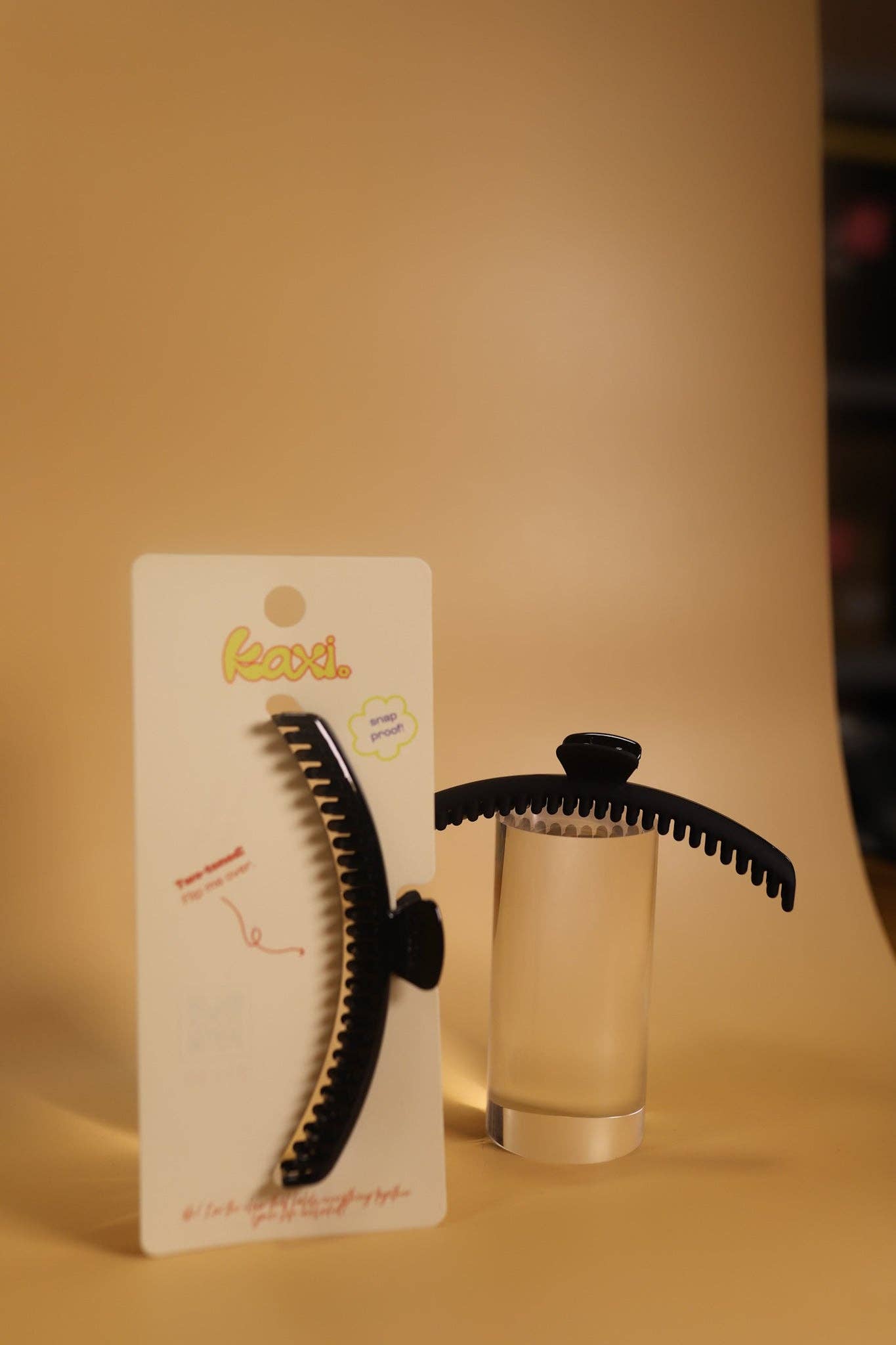 TWO-TONED SHINY ORIGINAL HOLD EVERYTHING CLAW: BLACK+ WHITE