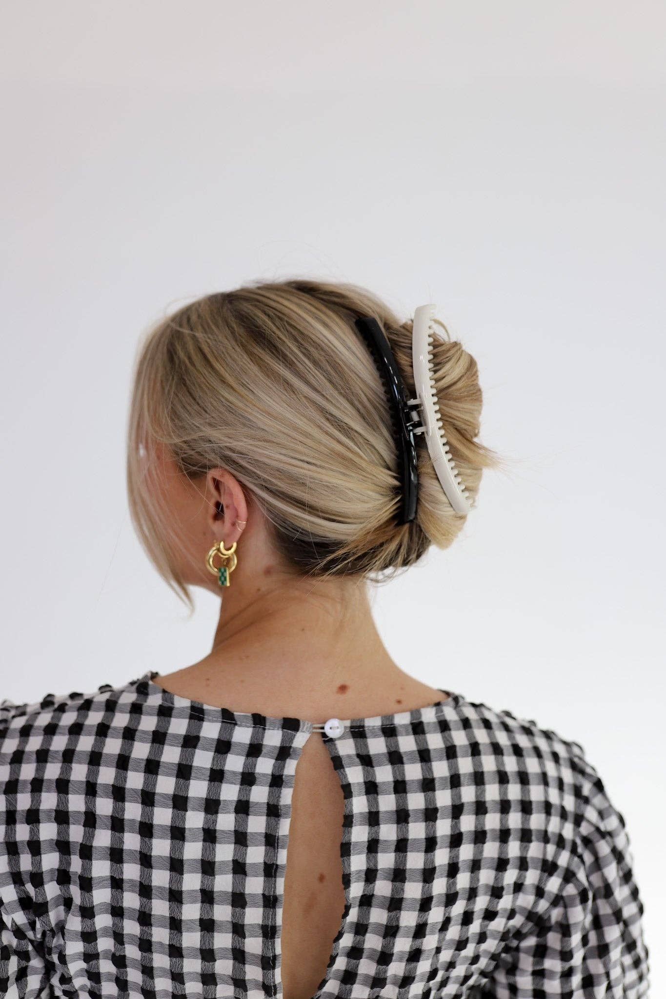 TWO-TONED SHINY ORIGINAL HOLD EVERYTHING CLAW: BLACK+ WHITE