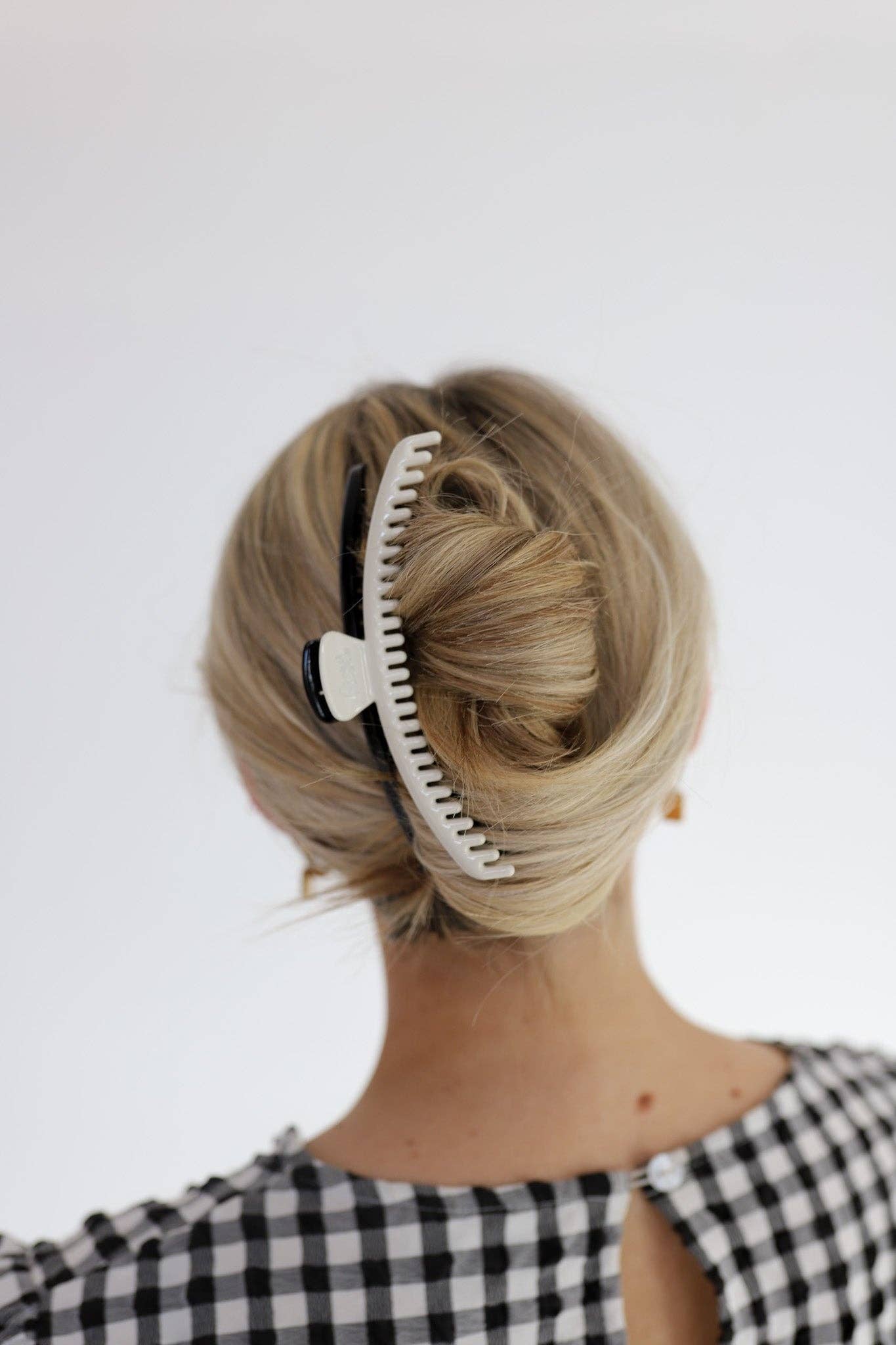 TWO-TONED SHINY ORIGINAL HOLD EVERYTHING CLAW: BLACK+ WHITE